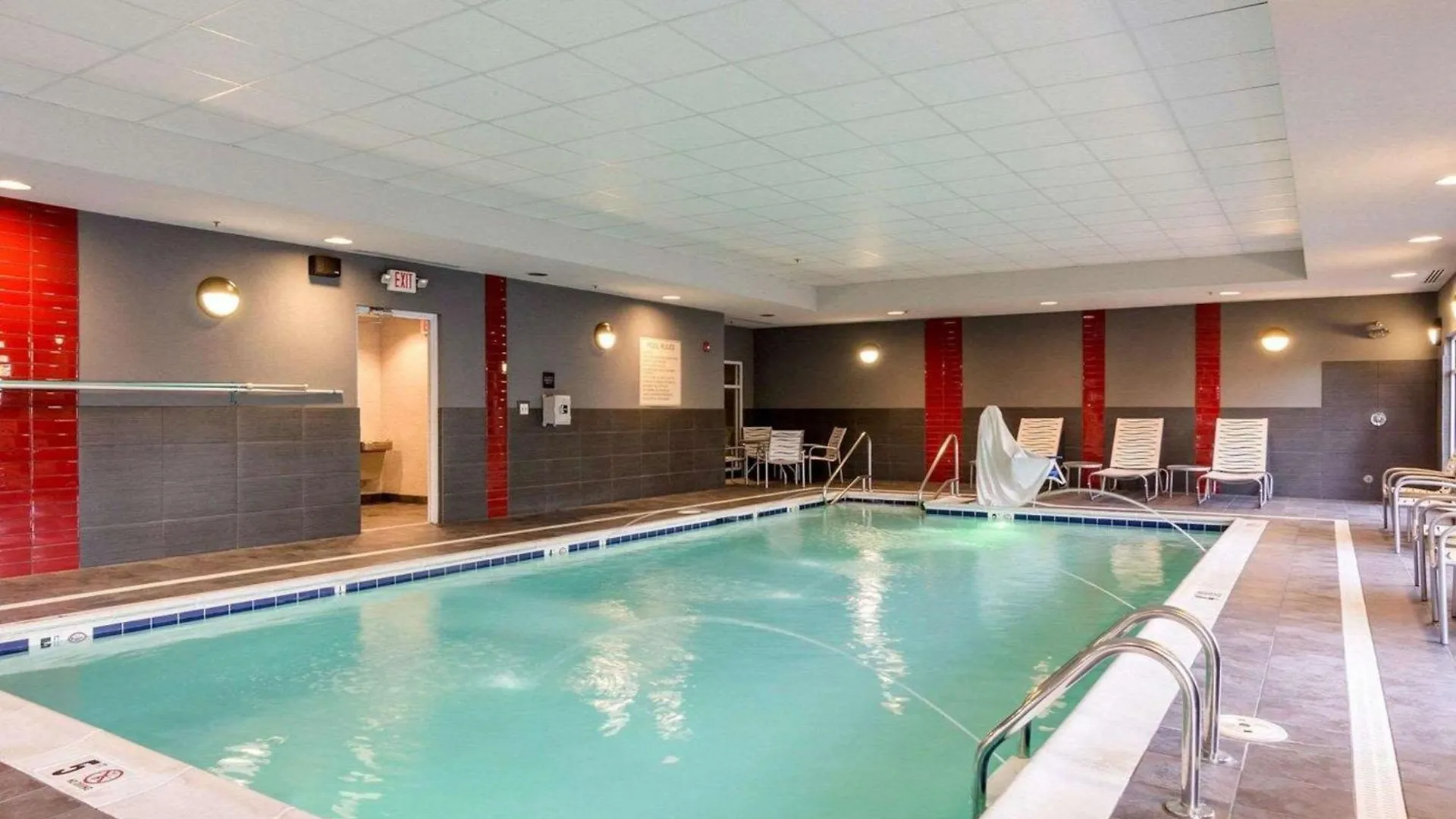 Hotel Comfort Suites Williamsburg Historic Area